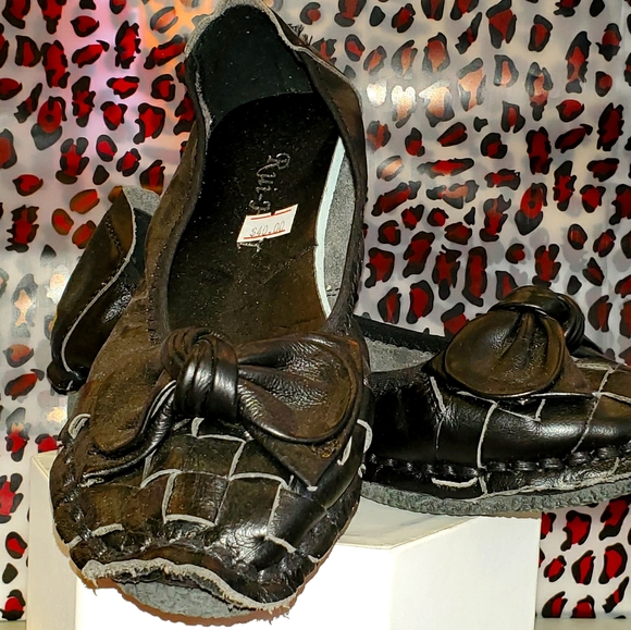 Woman's Mocasines - Picture 8 of 10